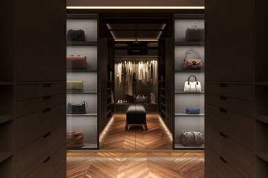 Foto de armario vestidor unisex moderno de tamaño medio con armarios abiertos, puertas de armario de madera en tonos medios y suelo de madera oscura