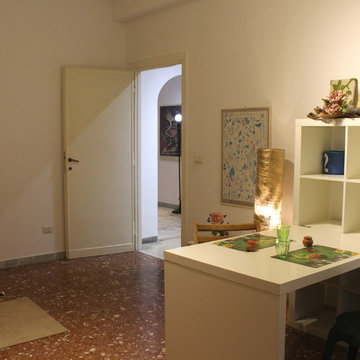 Foto Home Staging in rosso e viola