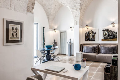 ローマにある地中海スタイルのおしゃれなホームオフィス・書斎の写真