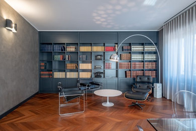 バーリにあるトラディショナルスタイルのおしゃれなホームオフィス・書斎の写真