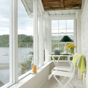 Ispirazione per una piccola veranda classica con soffitto classico