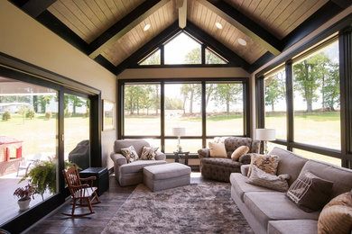 Immagine di una veranda chic di medie dimensioni con soffitto classico