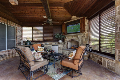 Photo of a rustic conservatory in Grand Rapids.