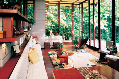 Ispirazione per una grande veranda minimal con pavimento marrone e soffitto classico