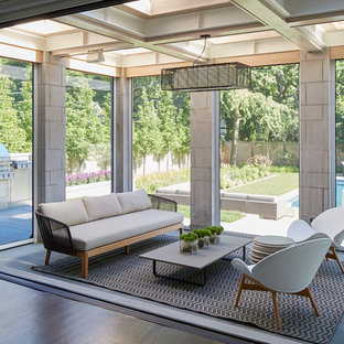 Inspiration for a contemporary sunroom remodel in Chicago