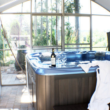 Spaloft, Spa enclosure with a glass roof and Shades