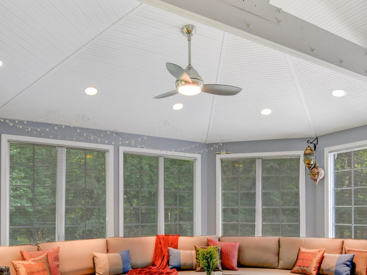 Medium - Contemporary Sunroom