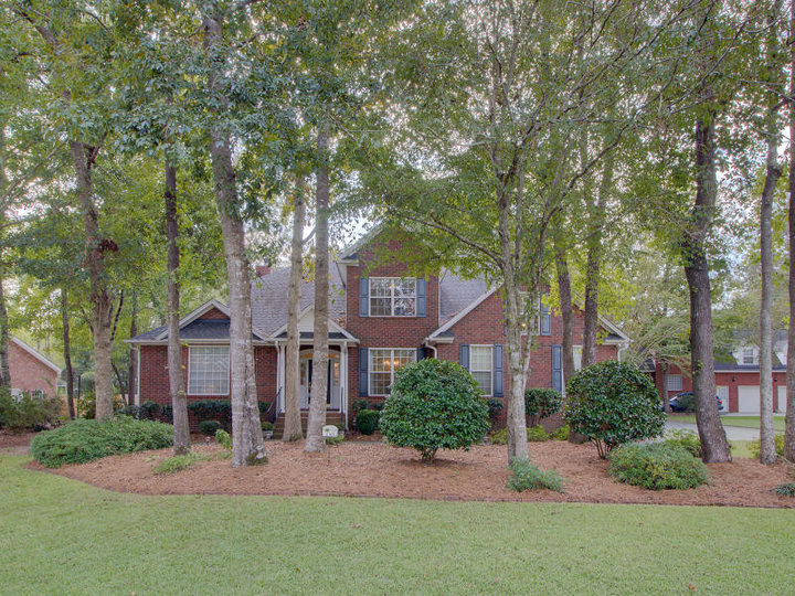 Expansive - Traditional Sunroom