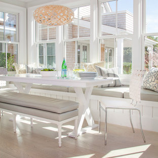 Idee per una veranda moderna di medie dimensioni con parquet chiaro, nessun camino, soffitto classico e pavimento beige