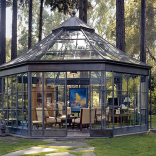 Großer Stilmix Wintergarten ohne Kamin mit Glasdecke und Porzellan-Bodenfliesen in San Francisco