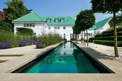 This is an example of a modern swimming pool in Buckinghamshire.