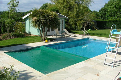 Aménagement d'une piscine classique.