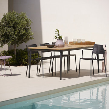 Less Chairs, Core outdoor dining table