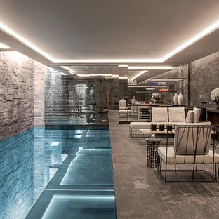 Imagen de piscina clásica renovada, de tamaño medio, interior y rectangular