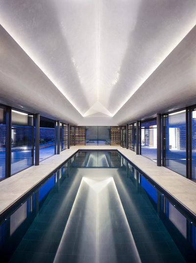 Contemporary Swimming Pool & Hot Tub by Yiangou Architects