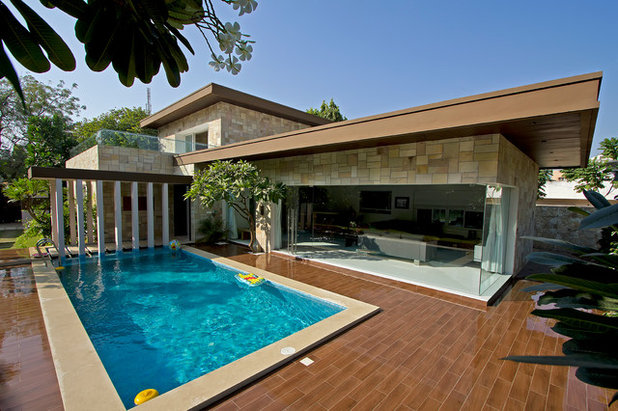 Modern Swimming Pool by Usine Studio