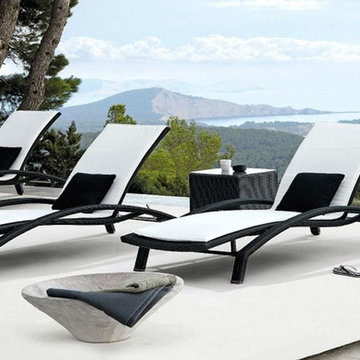 Petunia Sun Lounger with side table