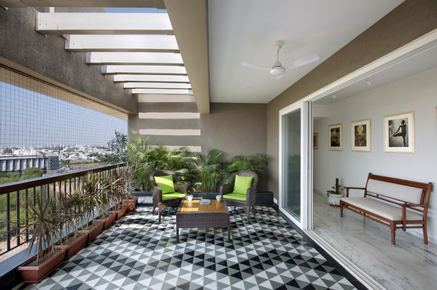 Contemporary Balcony by STUDIO YAMINI