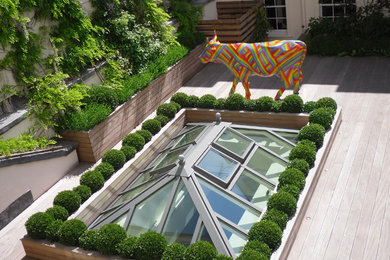 Photo of a contemporary terrace in Surrey.