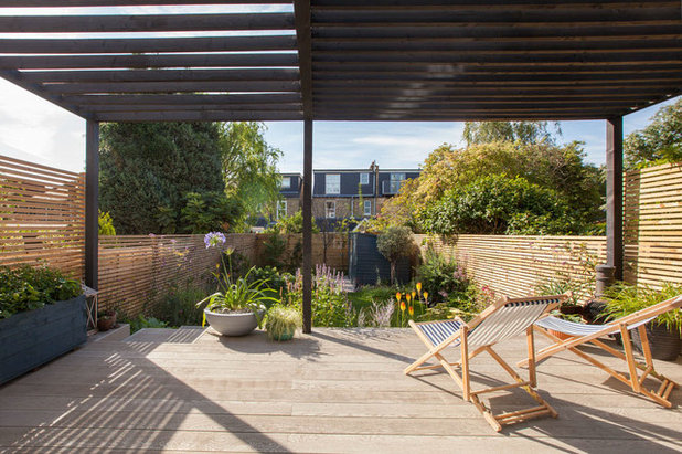 Contemporary Deck by Simon Orchard Garden Design