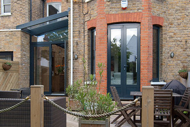 Medium sized modern terrace in London.
