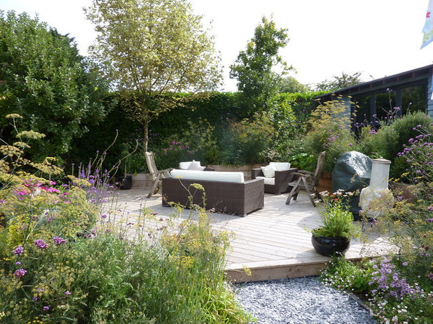 Traditional Terrace by Rebecca Smith Garden Design