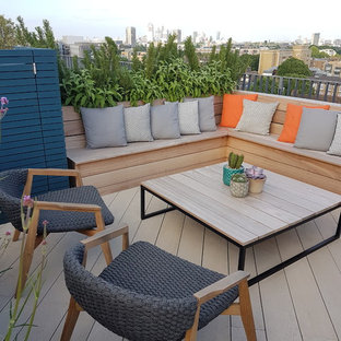 Small contemporary roof rooftop terrace in London with no cover.