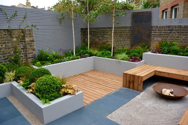 Contemporary Terrace by Tom Howard Garden Design and Landscaping