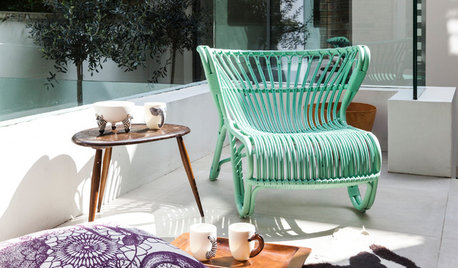 10 Great Ideas to Dress Up Your Rental Apartment's Small Balcony