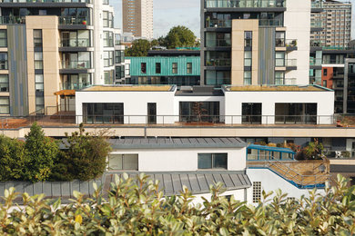 Imagen de terraza contemporánea grande en azotea con pérgola