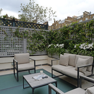 Idee per una piccola terrazza tradizionale sul tetto con un giardino in vaso e nessuna copertura