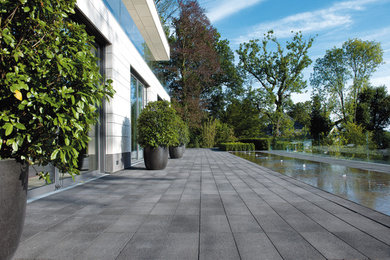 Unbedeckte, Geräumige Moderne Terrasse mit Wasserspiel in Köln