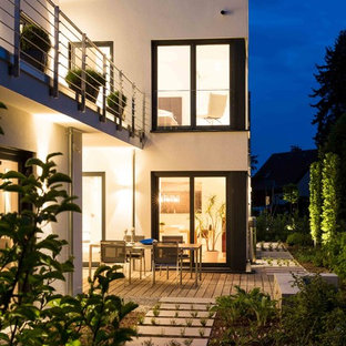 Unbedeckte, Mittelgroße Moderne Terrasse hinter dem Haus mit Steg in Sonstige