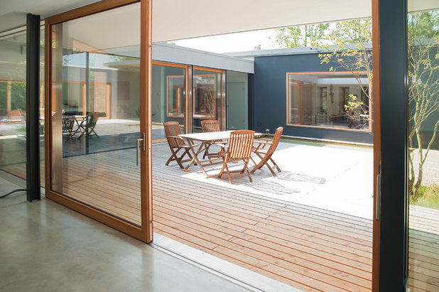 Modern Terrasse by FENESTRA Fensterbau GmbH