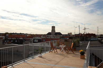 Imagen de terraza contemporánea de tamaño medio en azotea con jardín de macetas
