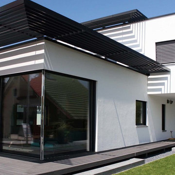 Nachhaltiges Bauen - Plus Energie Haus mit langlebiger Terrasse