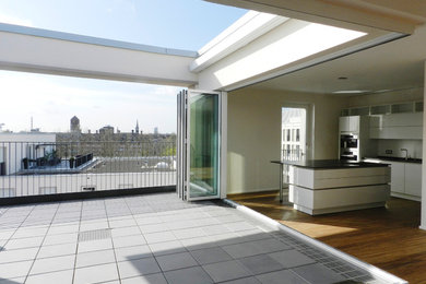 Mittelgroße Moderne Dachterrasse in Köln