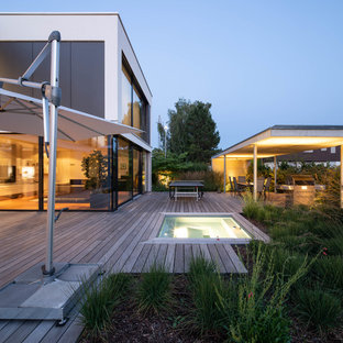 Mittelgroße, Unbedeckte Moderne Terrasse hinter dem Haus mit Outdoor-Küche in Stuttgart
