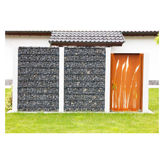 Sichtschutz aus Gabionen mit Basalt und Cortenstahl Modern Terrasse