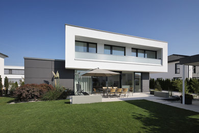 This is an example of a contemporary terrace in Munich.