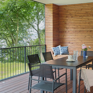 Überdachte, Mittelgroße Moderne Terrasse hinter dem Haus