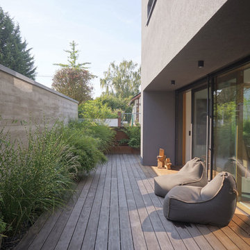 Wohnhaus M, Ostterrasse im Grenzabstandsbereich