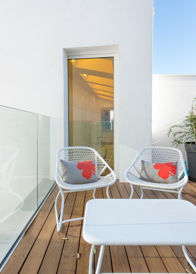 Contemporary Deck by Jours & Nuits