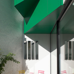 Exemple d'une petite terrasse tendance.