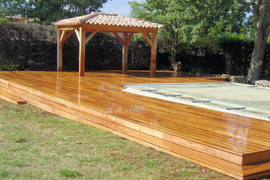 Conception et construction d'une terrasse côté piscine