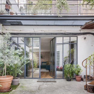 Idées déco pour une grande terrasse contemporaine avec une dalle de béton et aucune couverture.