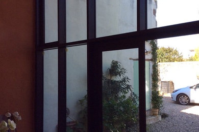 Contemporary patio in Bordeaux.