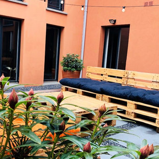 Idee per un piccolo patio o portico industriale in cortile