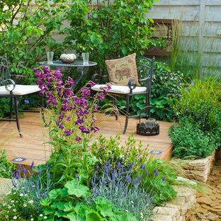 Inspiration pour une terrasse rustique avec un point d'eau.
