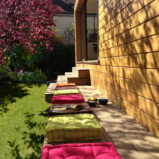 Réalisation d'une terrasse bohème de taille moyenne.